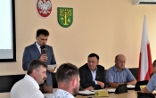 Wójt przedstawiajacy sprawozdanie międzysesyjne