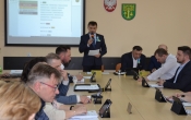 Zdjecie z XXXVII sesji przedstawiajace Wojta i Radnych